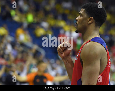 Berlin, Allemagne. 13 mai, 2016. Cory Higgins de CSKA Moscou célèbre après avoir remporté la finale de l'Euroleague quatre première demi-finale match de basket-ball entre le CSKA Moscou et le Lokomotiv Kuban Krasnodar à Mercedes-Benz Arena de Berlin, Allemagne, 13 mai 2016. Foto : Sören le Stache/dpa/Alamy Live News Banque D'Images