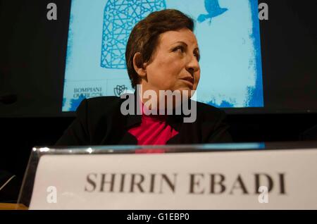 Turin, Italie. 14 mai, 2016. Shirin Ebadi, prix Nobel de la Paix 2003 Crédit : Stefano Guidi/Alamy Live News Banque D'Images