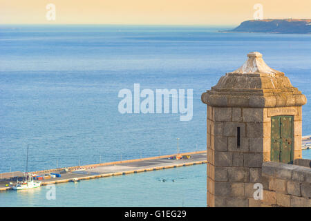 Le château de Santa Bárbara (Communauté valencienne : Castell de Santa Bàrbara, Espagnol : Castillo de Santa Bárbara) est une fortification dans le centre Banque D'Images