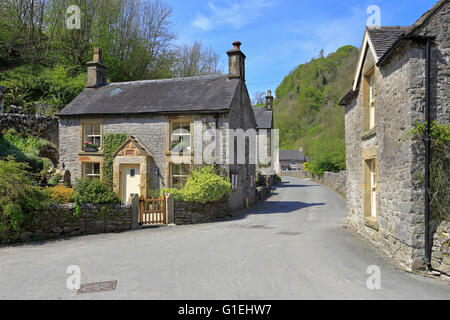 Village de Milldale, Dovedale Parc national de Peak District, Staffordshire, England, UK Banque D'Images