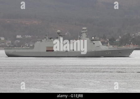 KDM Esbern Snare (L17), une classe d'Absalon navire de commandement et de soutien de la marine danoise, arrive pour l'exercice Joint Warrior 16-1. Banque D'Images