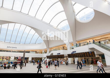 John Lewis et d'autres magasins autour de Grand Central, New Street Station, Birmingham, Angleterre, Royaume-Uni Banque D'Images