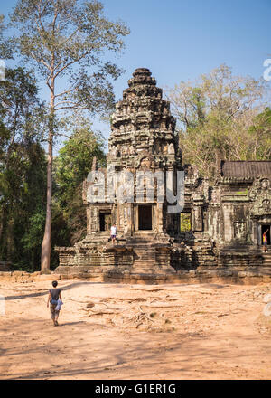 Un touriste à Chau temple dans le Siem Reap, Cambodge Banque D'Images