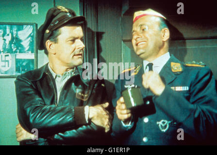 Hogan's Heroes, alias : Ein Käfig voller Helden, alias : Stacheldraht, Fersengeld Fernsehserie und, USA 1965 - 1971, Szenenfoto, acteurs : Bob Crane (liens) Banque D'Images