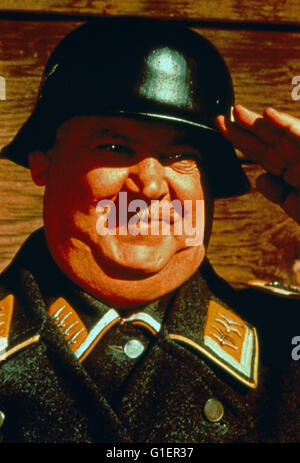 Hogan's Heroes, alias : Ein Käfig voller Helden, alias : Stacheldraht, Fersengeld Fernsehserie und, USA 1965 - 1971, Szenenfoto, acteurs : John Banner Banque D'Images