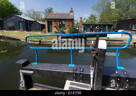 Papermill lock est un lieu touristique populaire et magnifique, au milieu de l'Essex, et idéal pour une journée à la campagne. Banque D'Images