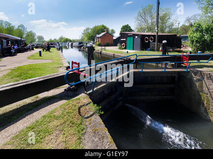 Papermill lock est un lieu touristique populaire et magnifique, au milieu de l'Essex, et idéal pour une journée à la campagne. Banque D'Images