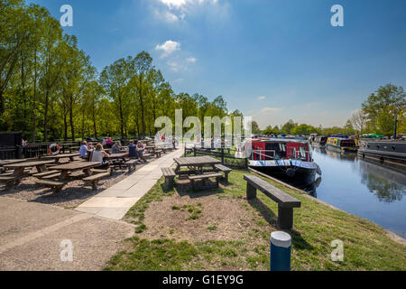 Papermill lock est un lieu touristique populaire et magnifique, au milieu de l'Essex, et idéal pour une journée à la campagne. Banque D'Images