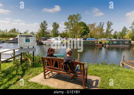 Papermill lock est un lieu touristique populaire et magnifique, au milieu de l'Essex, et idéal pour une journée à la campagne. Banque D'Images