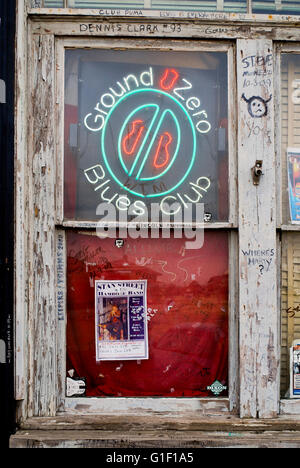 Une fenêtre dans le légendaire Ground Zero Blues Club à Clarksdale Mississippi USA Banque D'Images