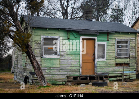 Une vieille baraque tient toujours dans le quartier noir principalement à Cleveland, Mississippi, États-Unis Banque D'Images