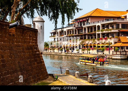 Croisière sur la rivière Malacca Malaisie passant Middleburg Rempart Banque D'Images