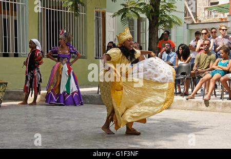 Morena Rumba groupe de femmes effectuant à El Gran Palenque, Vedado, La Havane, Cuba Banque D'Images