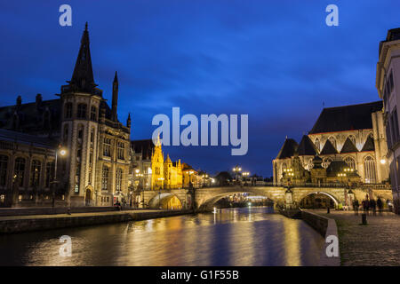 Bâtiments le long de la rivière de la Lys dans la ville de Gand en Belgique Banque D'Images
