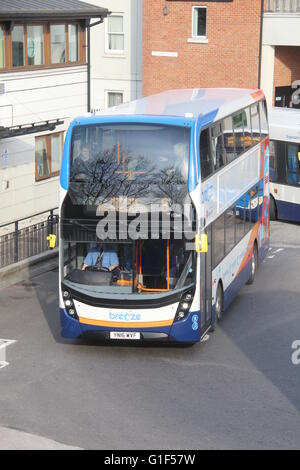 Un nouveau Stagecoach South East Scania N250UD avec Alexander Dennis Enviro400 corps MMC à Canterbury. Banque D'Images