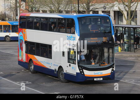 Un nouveau Stagecoach South East Scania N250UD avec Alexander Dennis Enviro400 corps MMC à Canterbury. Banque D'Images