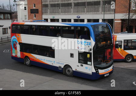 Un nouveau Stagecoach South East Scania N250UD avec Alexander Dennis Enviro400 corps MMC à Canterbury. Banque D'Images