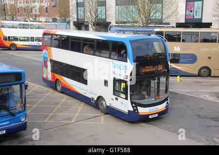 Un nouveau Stagecoach South East Scania N250UD avec Alexander Dennis Enviro400 corps MMC à Canterbury. Banque D'Images