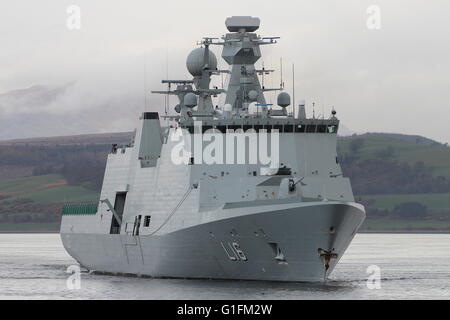 KDM Absalon (L16), une classe d'Absalon navire de commandement et de soutien de la marine danoise, arrive pour l'exercice Joint Warrior 16-1. Banque D'Images