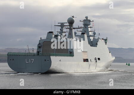 KDM Esbern Snare (L17), une classe d'Absalon navire de commandement et de soutien de la marine danoise, arrive pour l'exercice Joint Warrior 16-1. Banque D'Images