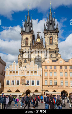 Église Notre Dame de Tyn avant vu de la place de la Vieille Ville à Prague, République Tchèque Banque D'Images