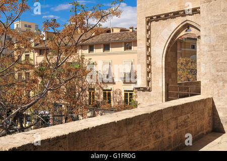 Des détails architecturaux de l'époque médiévale à la fenêtre (tours de Serrano Torres de Serrano) à Valence, Espagne Banque D'Images