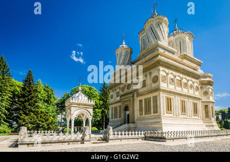 Le Monastère de Curtea de Arges, Roumanie. Connu pour tlegend maître architecte de Plovdiv. Monument à l'époque médiévale la Valachie. Banque D'Images