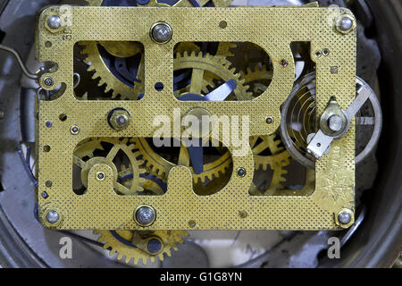 Un vieux mécanisme réveil mécanique Banque D'Images