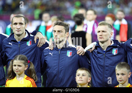 Kiev, UKRAINE - 1 juillet 2012 : Les joueurs de l'équipe de football Italie chanter l'anthen avant l'UEFA EURO 2012 dernier match contre l'Espagne au stade olympique de Kiev, Ukraine Banque D'Images