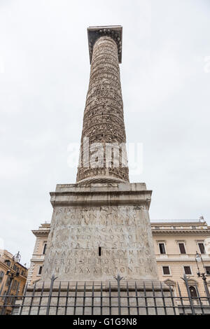Colonne de Marc-aurèle, Piazza Colonna, Rome, la colonne dorique : victoire romaine, spirale de la décharge ou Marcomannic wars Banque D'Images
