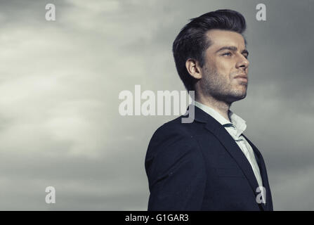 Portrait de la bel homme sérieux Banque D'Images