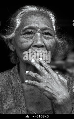 Femme dans le village de mengwi bali indonesia Banque D'Images