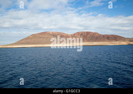 Grandes Agujas volcan, La Isla Graciosa de El Rio channel, Lanzarote, îles Canaries, Espagne Banque D'Images