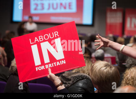 Rassemblement à la QE2 avec centre de Jeremy Corbyn Vote 'In' à l'Union européenne référendum le 23 juin Banque D'Images