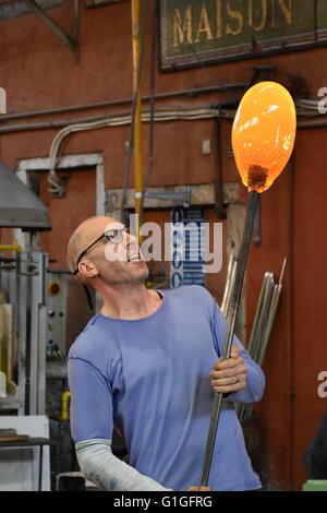 Souffleurs de verre la fabrication du verre à l'usine de verre de Murano, italie Banque D'Images