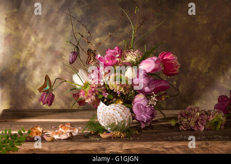 Shell & fleurs à papillons Banque D'Images