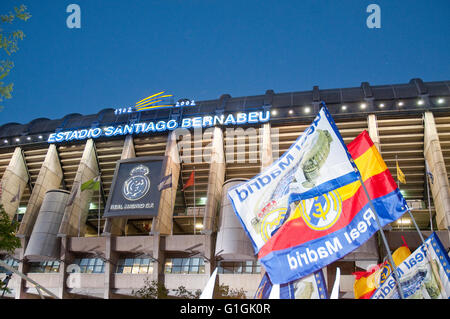 Atmosphère avant le vrai Madrid-barcelone match de football. Santiago Bernabeu, Madrid, Espagne. Banque D'Images