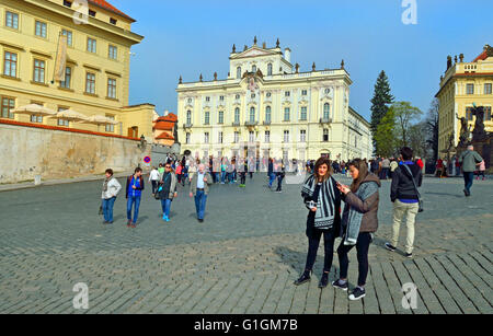 Prague, République tchèque. Sternberg Palace / Šternberský palác. Partie de la Galerie nationale sur Hradcanske namesti (place) Banque D'Images