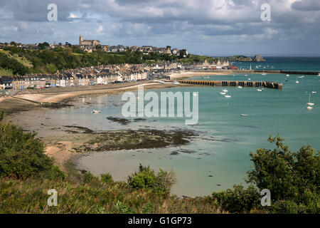 Vue sur la vieille ville et du port, Cancale, Bretagne, France, Europe Banque D'Images