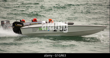 Bateau de course autour de Torbay par les pilotes de course Circuit Association à Torquay, Devon, UK, mai 2016. Banque D'Images