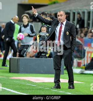 Milan, Italie. 14 mai 2016 : Cristian Brocchi gestes au cours de la serie d'un match de football entre l'AC Milan et l'AS Roma. Credit : Nicolò Campo/Alamy Live News Banque D'Images