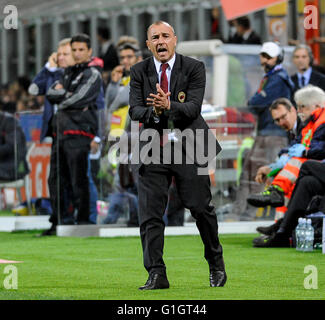 Milan, Italie. 14 mai 2016 : Cristian Brocchi gestes au cours de la Serie A footbll match entre l'AC Milan et l'AS Roma. Credit : Nicolò Campo/Alamy Live News Banque D'Images