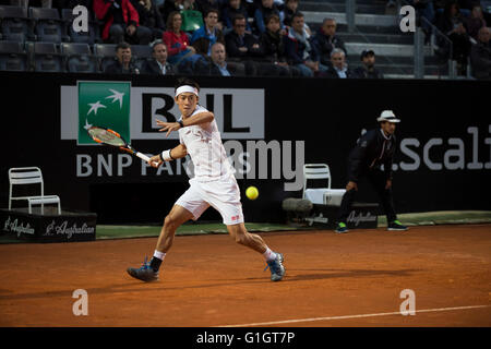 Kei Nishikori jouer Novak Djokovic en demi-finale aux Internationaux de tennis de Rome au Foro Italico, Rome, Italie Banque D'Images
