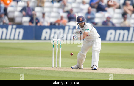 La masse de comté, Chelmsford, Royaume-Uni. 15 mai, 2016. Championnat du comté de Specsavers. L'Essex et le Derbyshire. Mickleburgh Jaik batteurs Essex (32) dans l'action : Action Crédit au bâton Plus Sport Images/Alamy Live News Banque D'Images