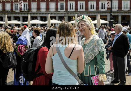 Madrid, Espagne, 15 mai 2016. Les gens célébrant Saint Isidro festive Mayor. Enrique Davó/Alamy Live News. Banque D'Images