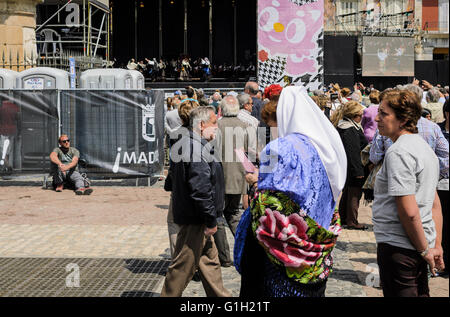 Madrid, Espagne, 15 mai 2016. Les gens célébrant Saint Isidro festive Mayor. Enrique Davó/Alamy Live News. Banque D'Images