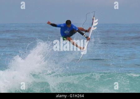 Rio de Janeiro, Brésil. 14 mai, 2016. Miguel Pupo (BRA) dans le cadre de la Ronde 2 du WCT Pro 2016 Rio Oi à Barra da Tijuca. Crédit : Maria Adelaide Silva/Alamy Live News Banque D'Images