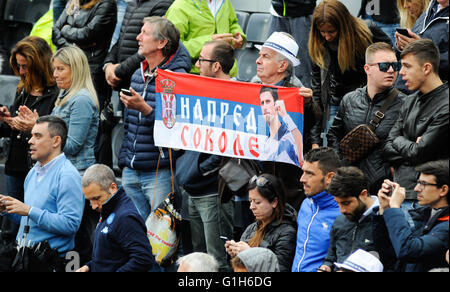 Foro Italico, Rome, Italie. 15 mai, 2016. La journée des finales à la BNL Rome Masters de tennis. Mens des célibataires finale. Novak Djokovic (SRB) contre Andy Murray (GBR). Le soutien des fans serbe Djokovic : Action Crédit Plus Sport/Alamy Live News Banque D'Images