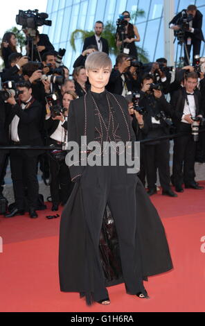 Cannes, France. Le 11 mai, 2016. CANNES, FRANCE - 15 MAI : Li Yuchun aka Chris Lee assiste à l'approche "de la terre de la Lune (mal de pierres)' premiere lors de la 69 e assemblée annuelle du Festival du Film de Cannes au Palais des Festivals le 15 mai 2016 à Cannes, France © Frederick Injimbert/ZUMA/Alamy Fil Live News Banque D'Images