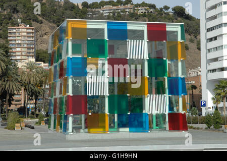 Chaîne, musée français ,Centre Pompidou,Rubic's cube ,port,port,port, Malaga Banque D'Images